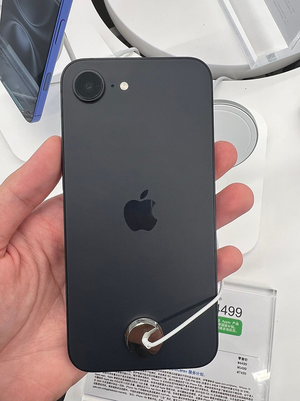 Photographie de Apple iPhone 16e — vue arrière