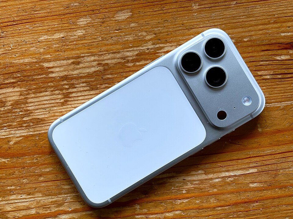 Photographie de Apple iPhone 17 Pro — vue arrière